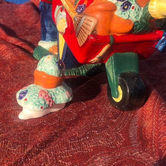 VTG ‘Gardener & Wheelbarrow’ Teapot Cardinal Inc - Picture 5 of 7